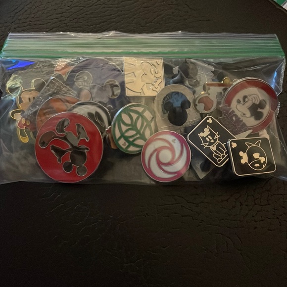Disney pin trading set- mixed bag of random pins. 25 total - Picture 1 of 1
